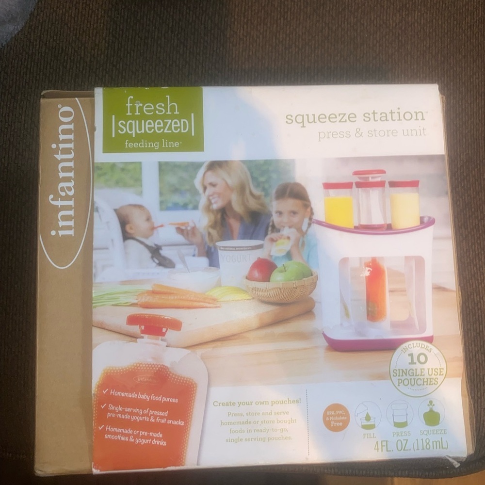 Infantino Squeeze Station - White and Red